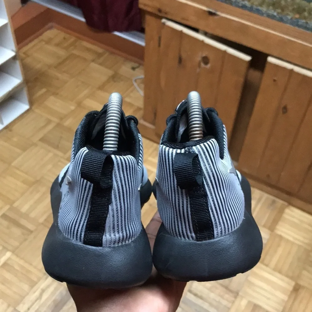 Nike Roshe Run Flight Weight “Black Silver”